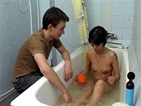 Helping His Girlfriend Take A Bath Until He Got A Boner